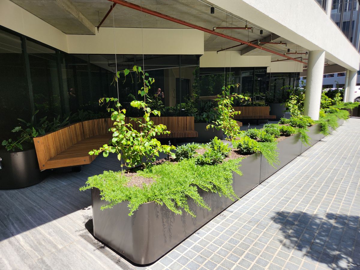 A large-scale garden bed defined and contained by architectural aluminium edging