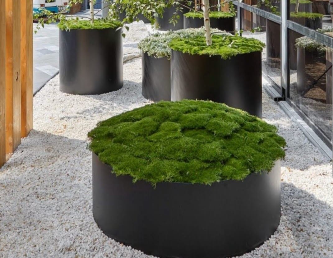 Composed sets of aluminium cylinder planters in held sizes