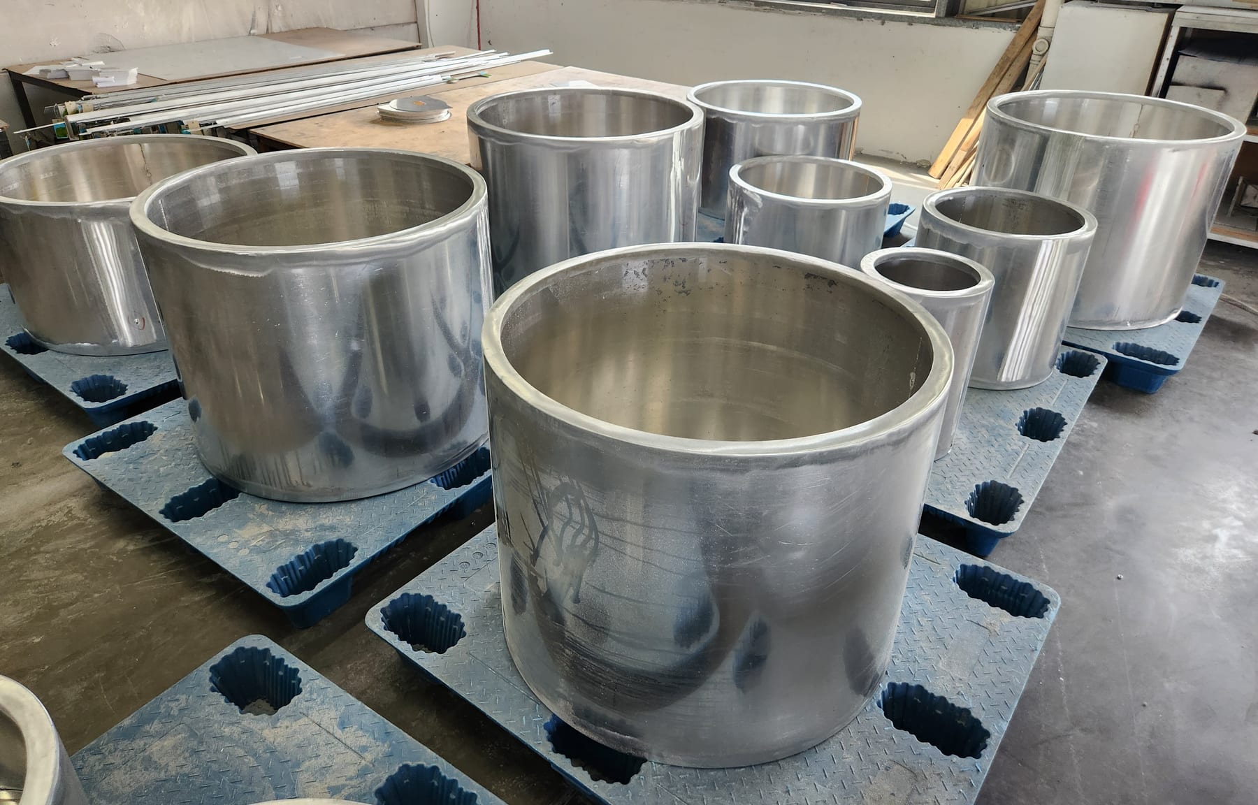 Cylinder Series aluminium planters
