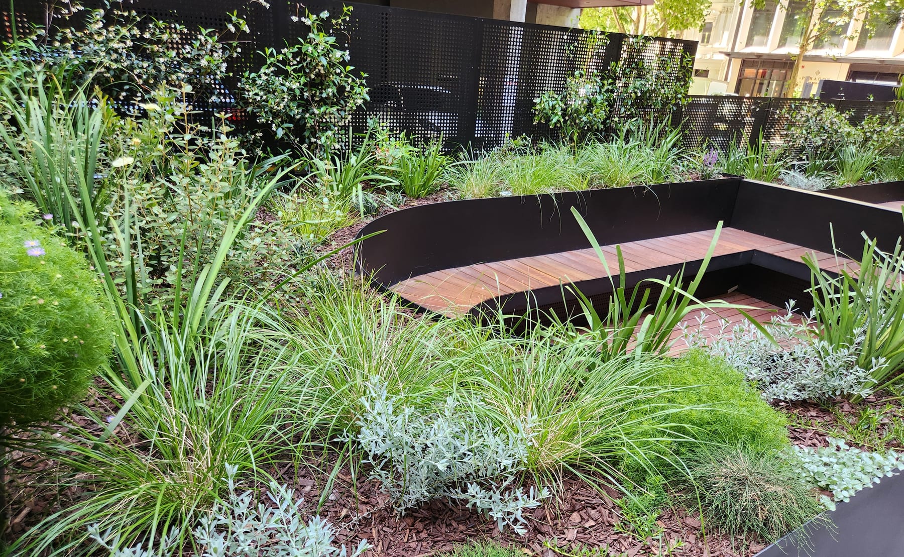 Powder-coated finish on aluminium garden beds