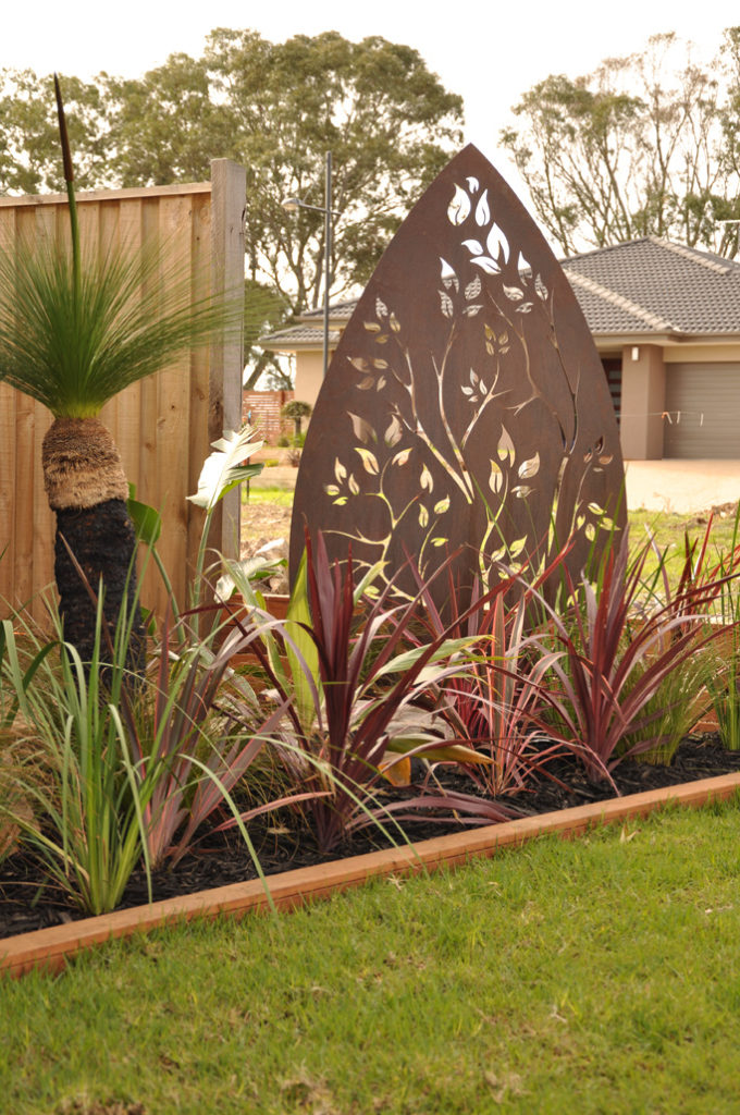 Freestanding Leaves PO Box Designs